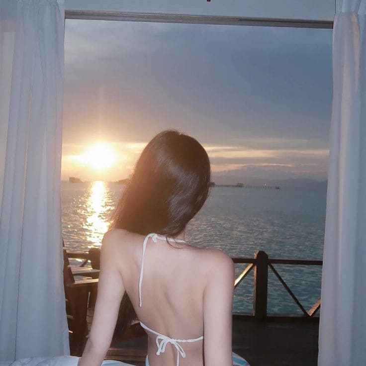 Vì Sao Ảnh Đi Biển Chụp Sau Lưng Lại Được Yêu Thích?