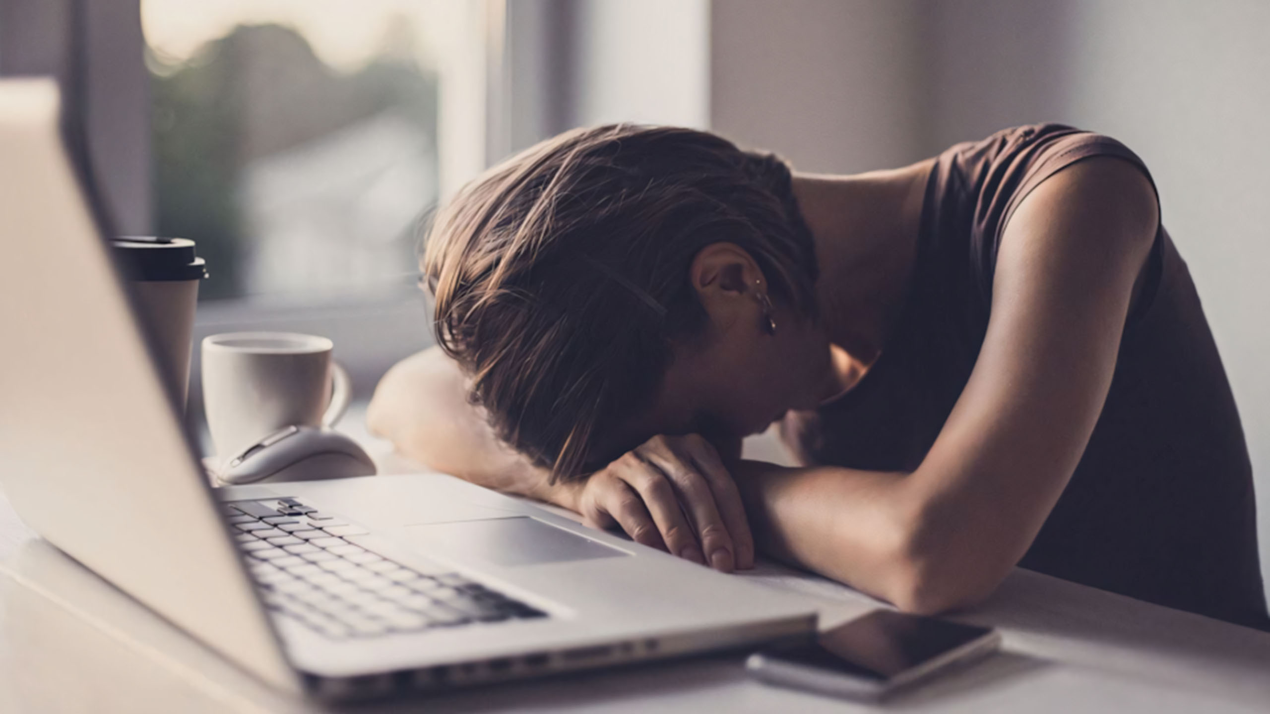 hinh anh lam viec met moi 2560px 1440px 2k 3