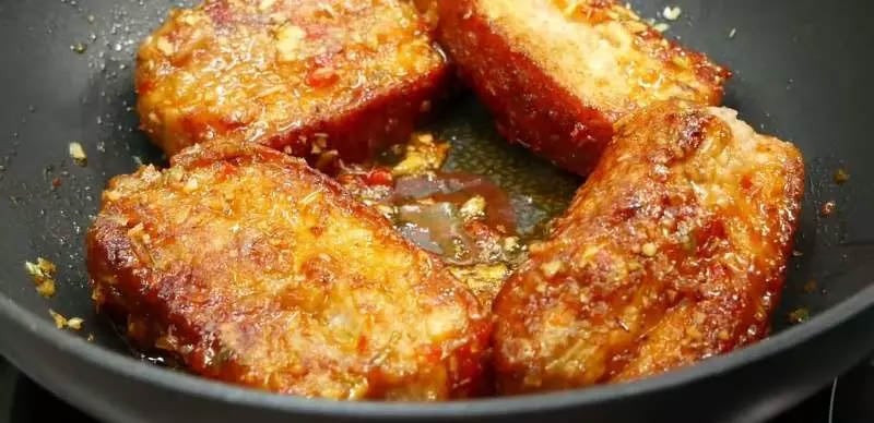 Cách ướp thịt ba chỉ chiên mắm ớt tỏi