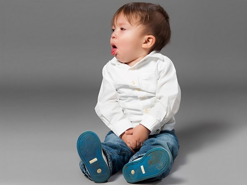 Bé bị ho khan liên tục phải làm sao? Một số bí quyết điều trị triệu chứng ho khan cho bé