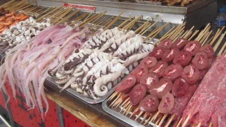 Bị ngộ độc thực phẩm là do đâu?