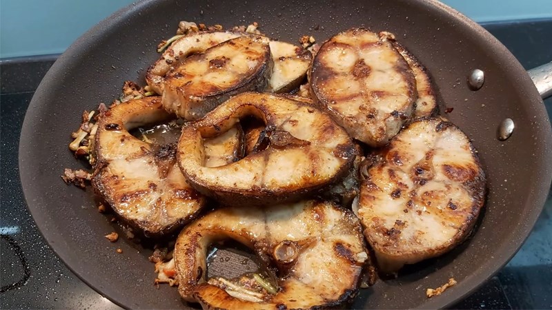 Cá bớp chiên sốt cà