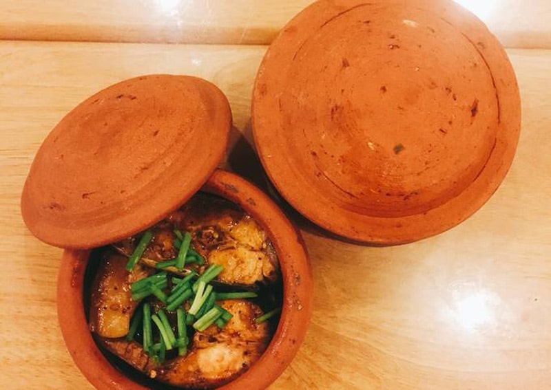 Cá bớp kho nước dừa bằng nồi đất