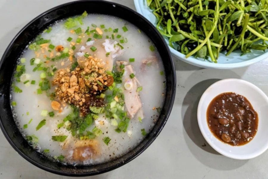 Cháo cá thanh đạm, dễ ăn, thích hợp cho cả người lớn tuổi và trẻ nhỏ