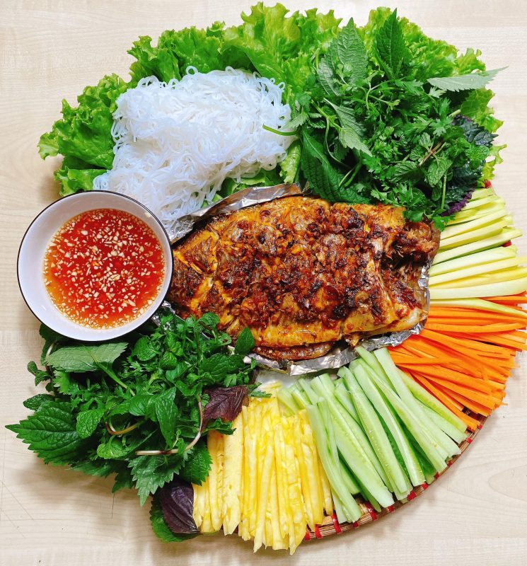 Cuối tuần thưởng thức mẹt cá nướng cuốn bánh tráng cùng gia đình thân yêu