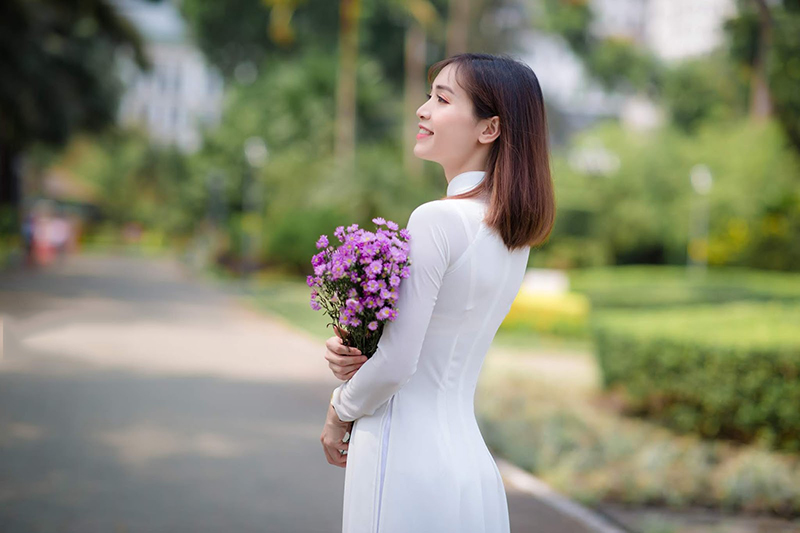 Góc nghiêng hoàn hảo là tư thế không thể thiếu trong bất kỳ bộ ảnh áo dài