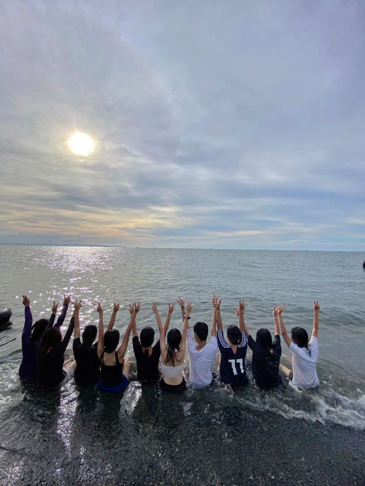 Tụi mình đã mang cả tuổi trẻ ra biển