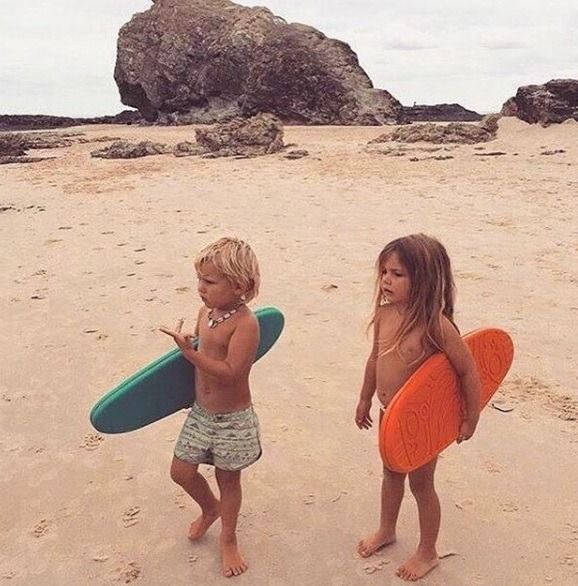 Cười nghiêng ngả dưới nắng, quên cả thời gian