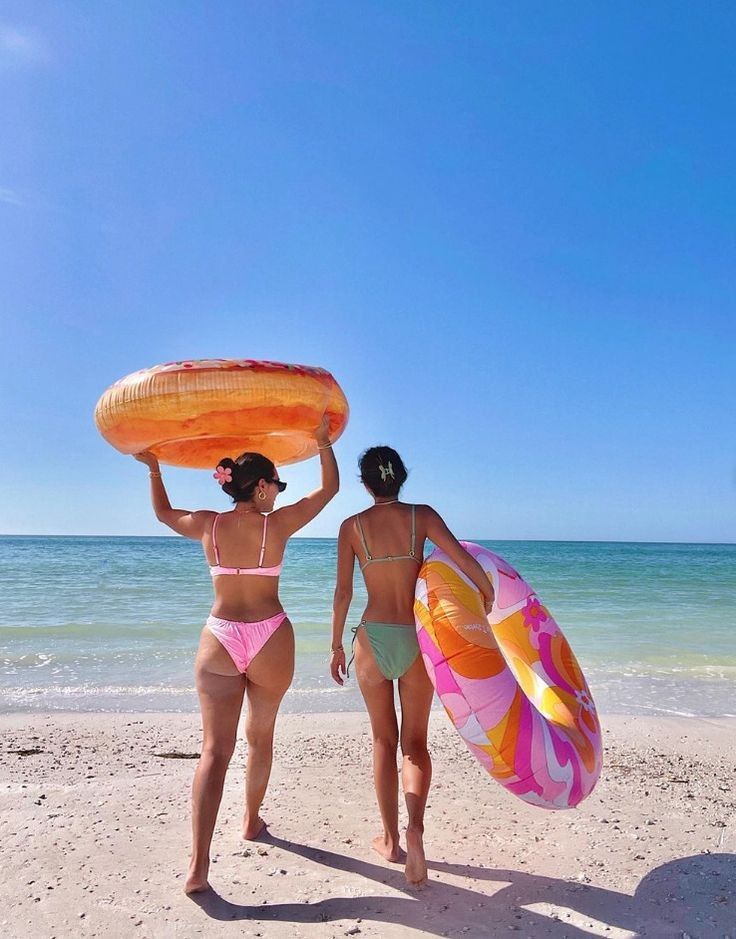 Gió biển thổi nhẹ, nhưng tiếng cười vang xa