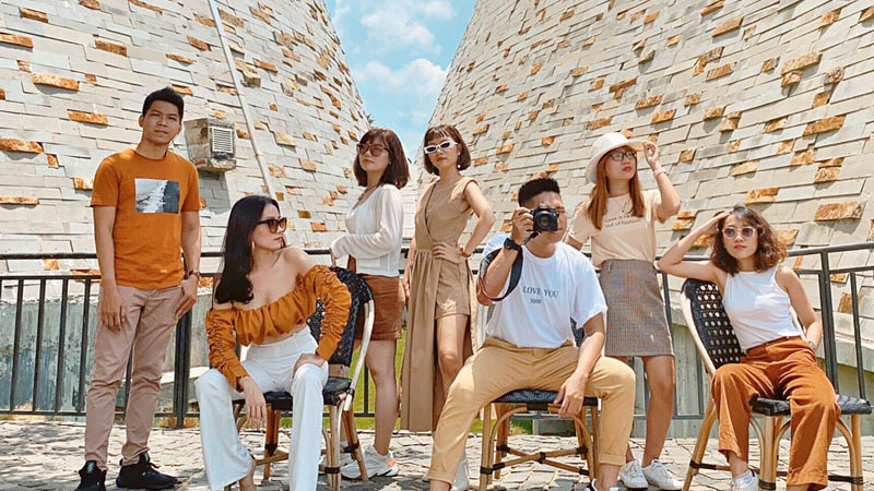 Nét hài hòa trong từng cử chỉ tạo dáng