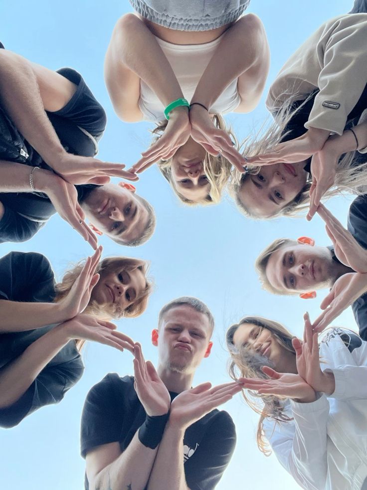 Bố cục độc đáo tạo nên bức ảnh tập thể nổi bật