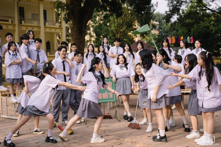 Dáng pose đồng điệu của cả tập thể