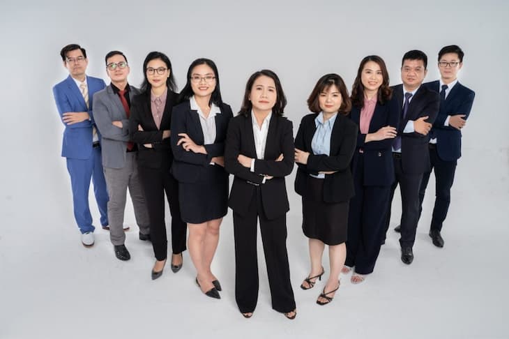 Bố cục cân đối giúp ảnh tập thể nổi bật