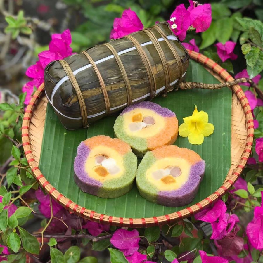Bánh tét Trà Cuôn không chỉ được gói đẹp mắt, nhiều màu sắc mà còn có hương vị đậm đà, thơm ngon
