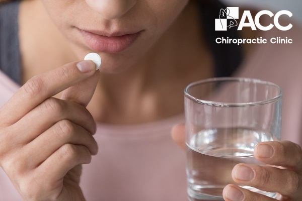 đau lòng bàn chân nên làm gì