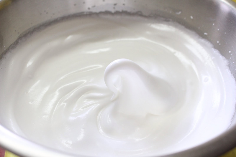 Đánh lòng trắng trứng ở tốc độ thấp