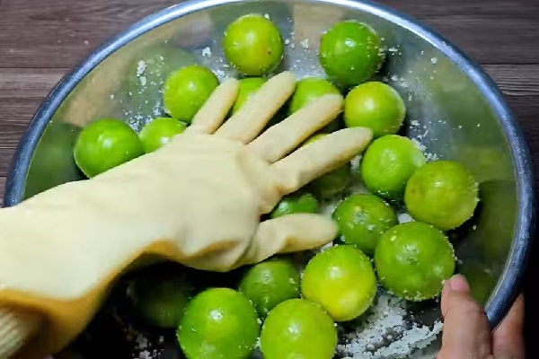 chà chanh với muối