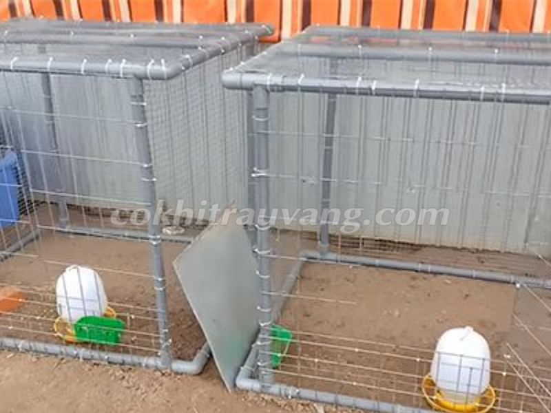 Làm chuồng gà diện tích nhỏ với ống nước
