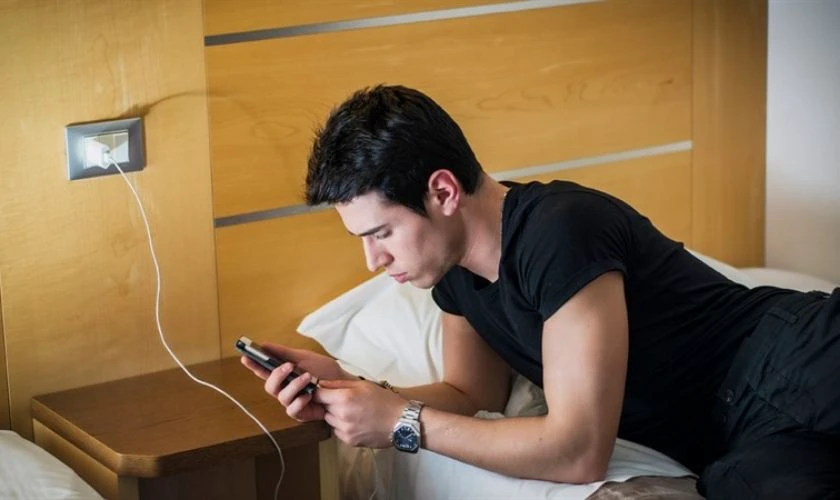 Không sử dụng khi đang sạc pin