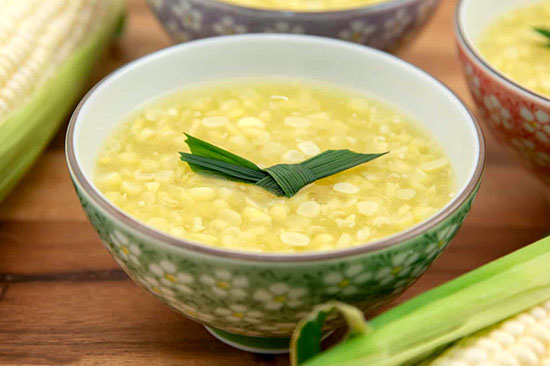 Trang trí với một nhánh lá dứa