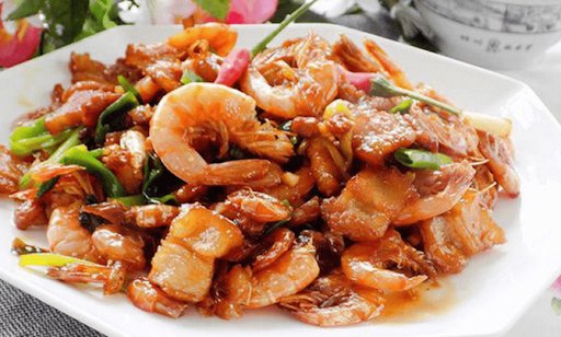 Tôm rim thịt nước dừa đậm đà đưa cơm