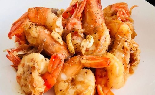 Tôm rim tỏi ngon, màu sắc bắt mắt