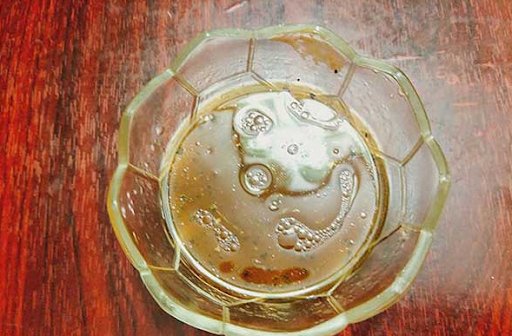 Pha nước sốt me để rim tôm