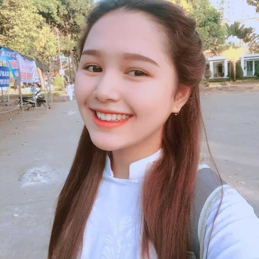 Trang điểm nhẹ cũng là một cách khiến bạn tự tin hơn khi chụp ảnh