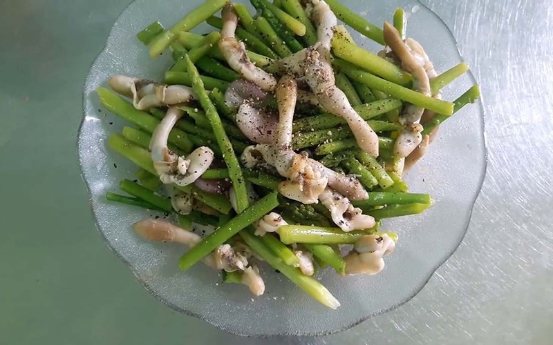 Ốc bươu xào măng chua