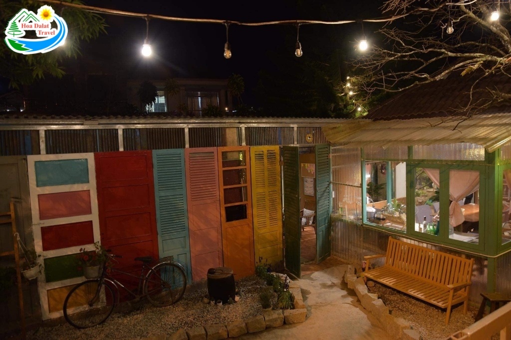 Tiệm Meow go Coffee