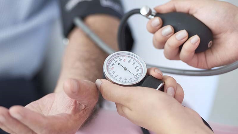 Mất nước và điện giải có thể làm bạn bị tụt huyết áp.