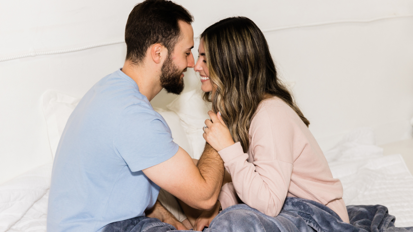 Người bị chó cắn có kiêng quan hệ không? Sau khi quan hệ với người bị chó cắn có cần tiêm vắc xin không?