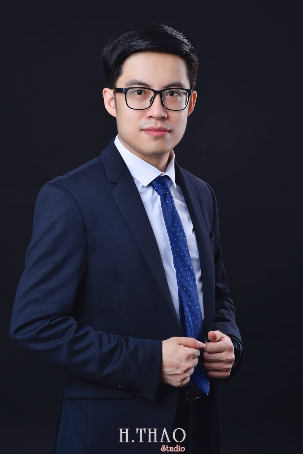 Anh doanh nhan 4 min - Dịch vụ chụp ảnh công sở đẹp, chuyên nghiệp tại TPHCM - HThao Studio