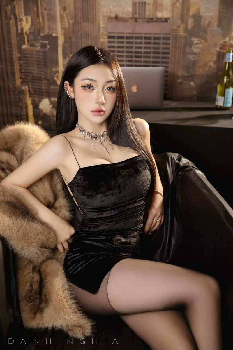 Trần Hà Linh bikini với thần thái cuốn hút khiến bộ ảnh trở nên cực kỳ nổi bật