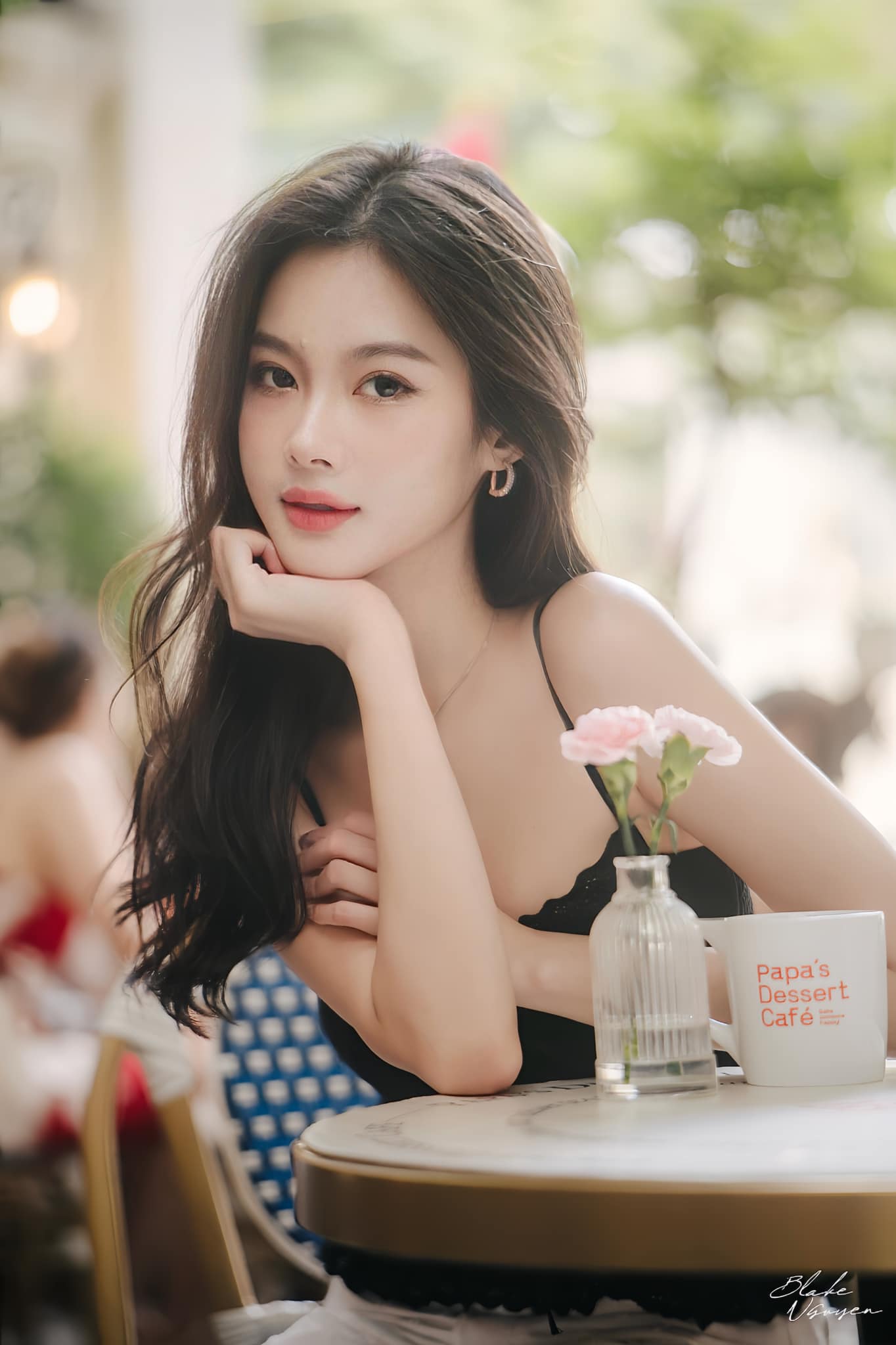 Ảnh Trần Hà Linh đầy duyên dáng và nữ tính