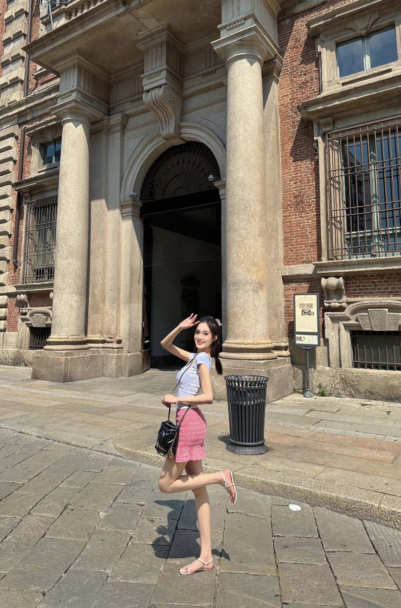 Ảnh Trần Hà Linh giản dị nhưng vẫn cuốn hút