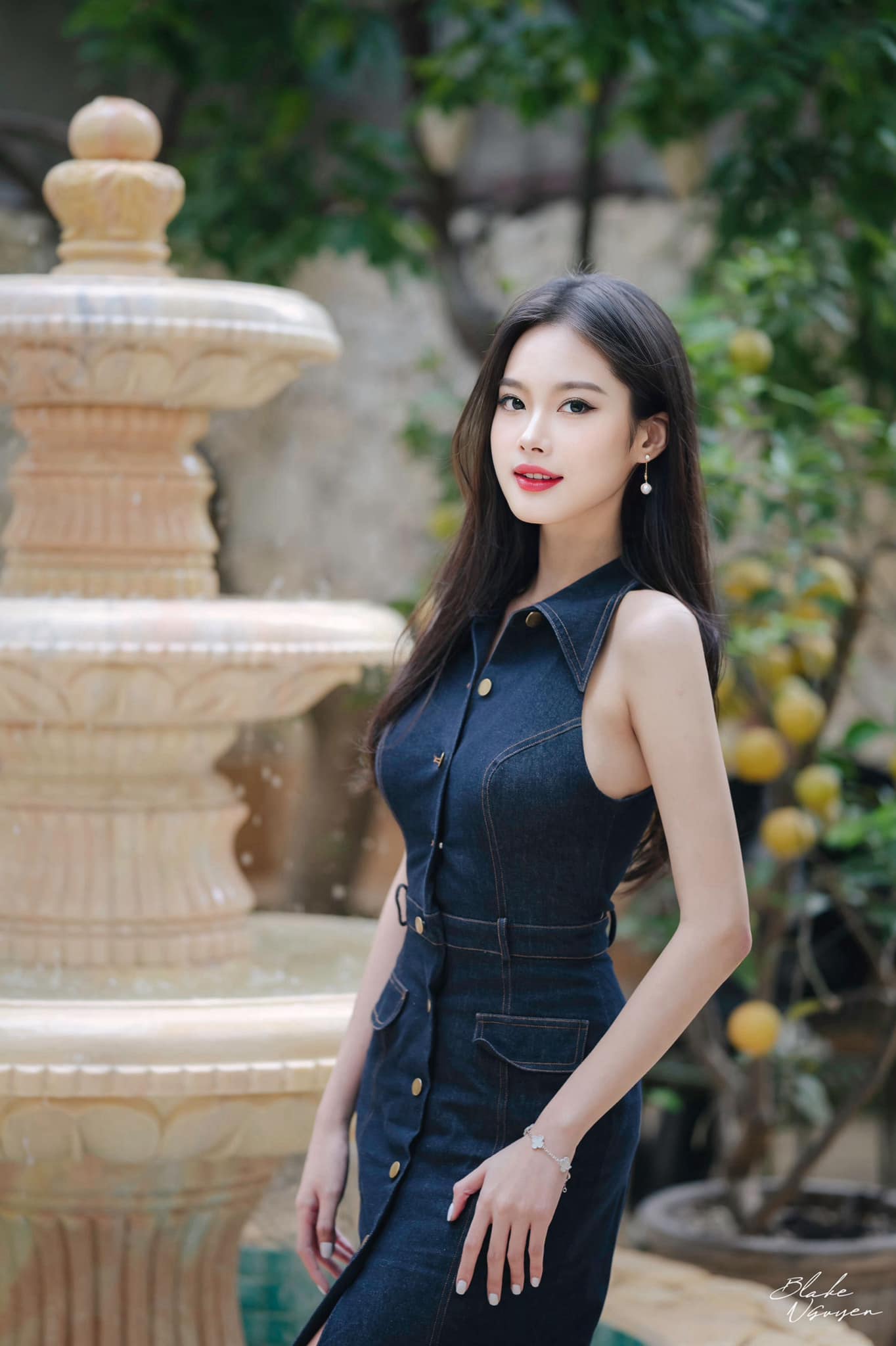 Ảnh Trần Hà Linh thể hiện phong cách tự tin