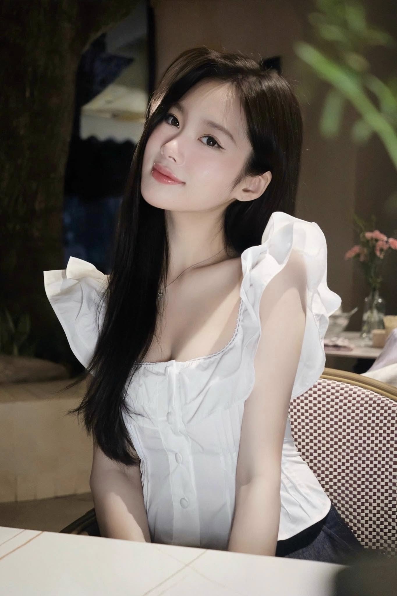 Ảnh Trần Hà Linh xinh đẹp và đầy cuốn hút