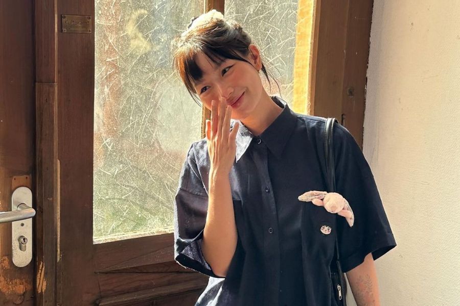 Cách tạo dáng chụp ảnh ở quán cafe