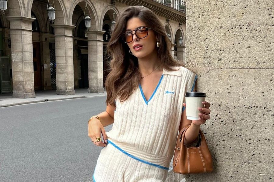 Cách tạo dáng chụp ảnh ở quán cafe