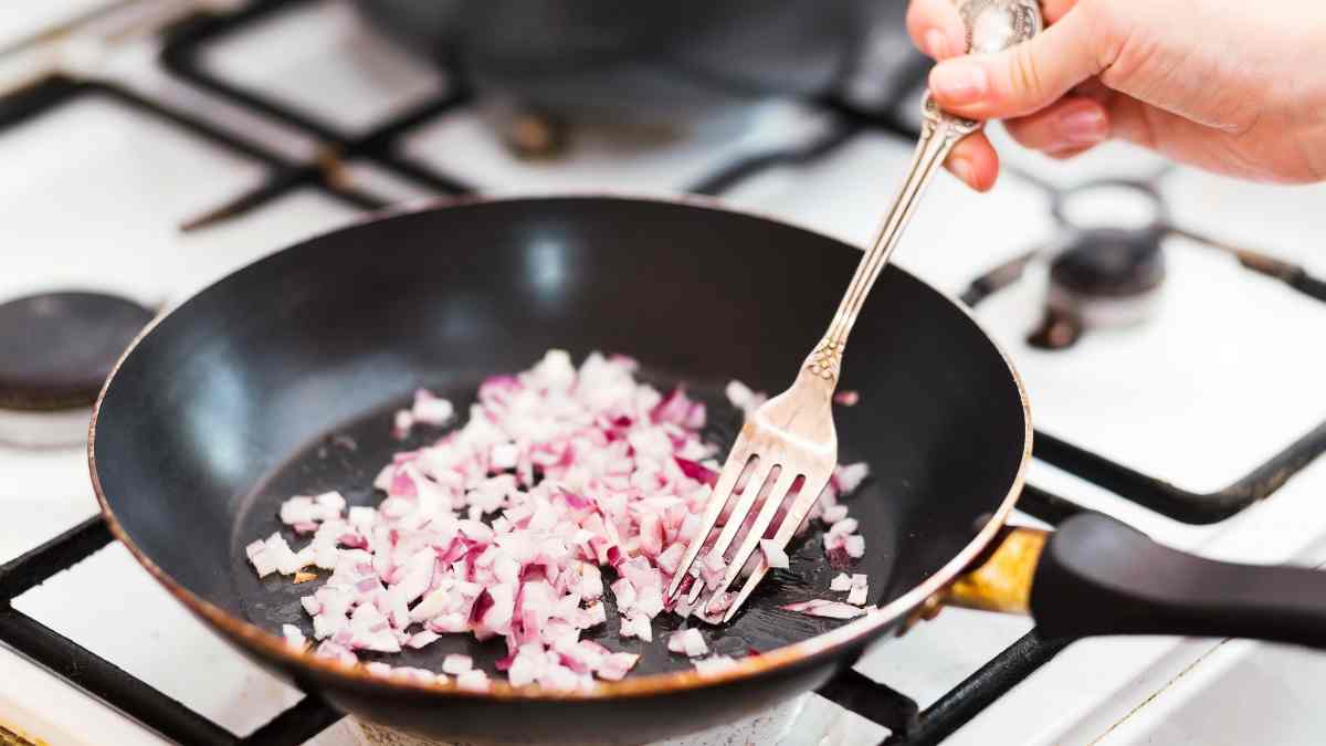 cách làm chân gà sốt thái