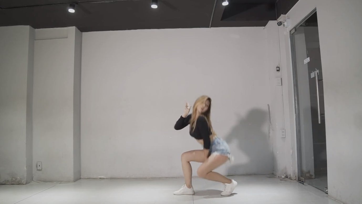 Con gái Chưởng môn Vịnh Xuân Nam Anh khoe vũ đạo trong phim 17 tỷ của Lý Hải