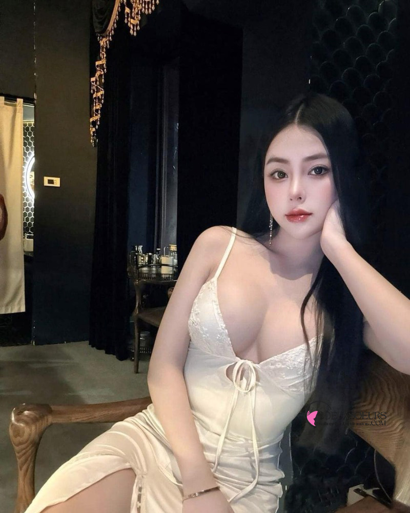 Tải hình gái đẹp khoe vú to tròn ngộp thở