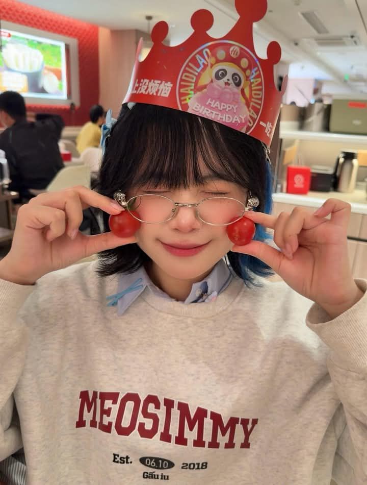 Ảnh Simmy cute là món quà tinh thần của người hâm mộ