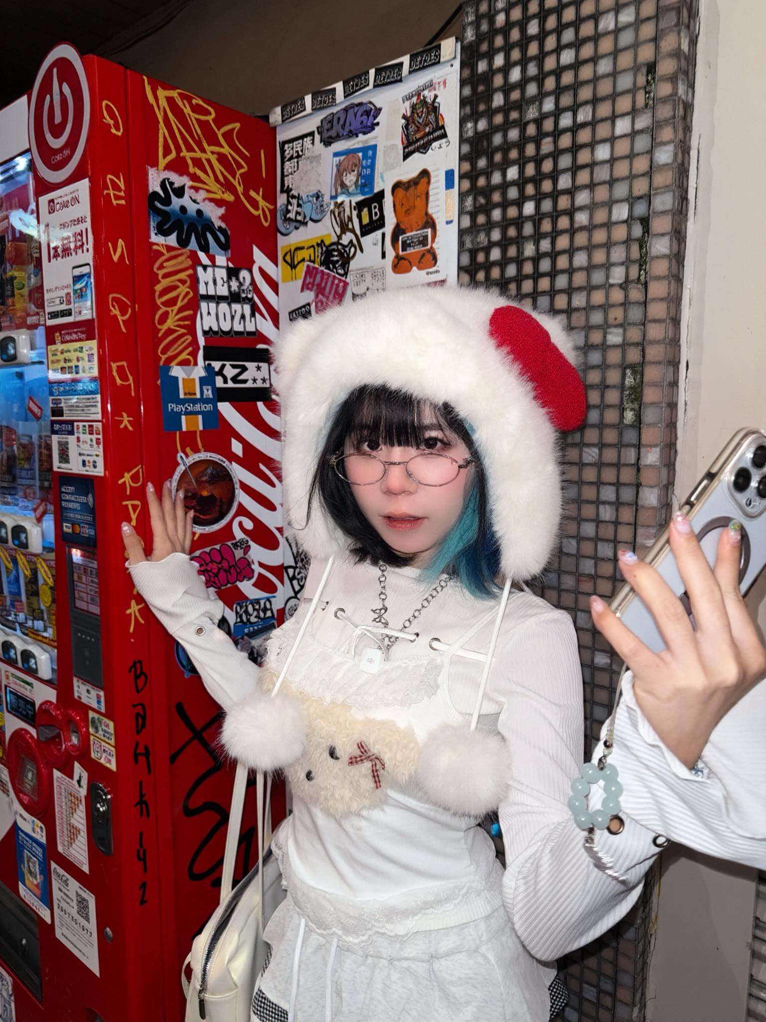 Mèo Simmy là ai mà chinh phục trái tim fan nhanh chóng