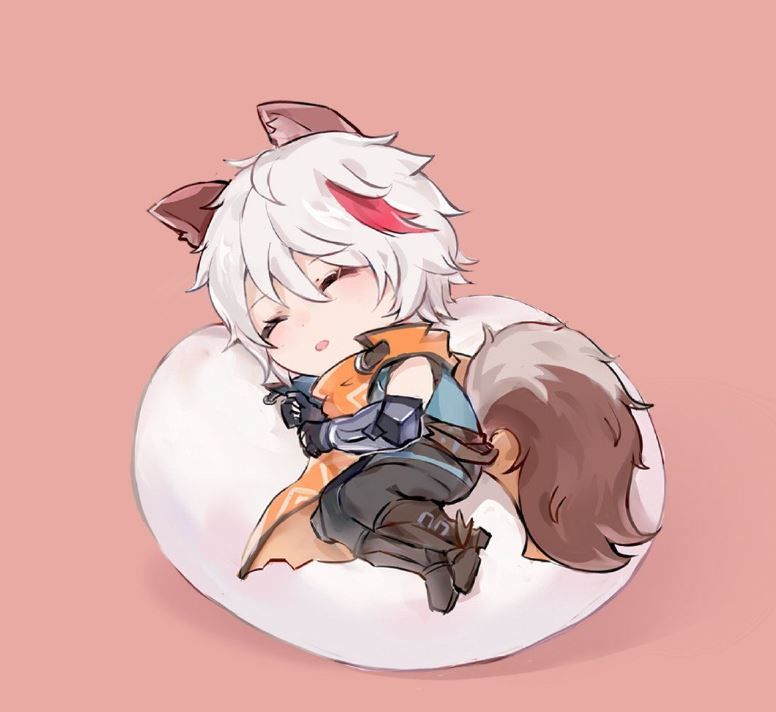 Hồ ly nhỏ đang ngủ cuộn tròn dễ thương