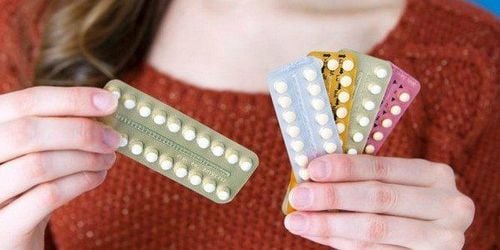 Viên uống tránh thai nội tiết có thể gây ra máu bất thường giữa chu kỳ kinh dẫn đến kinh nguyệt ít hơn nhiều.