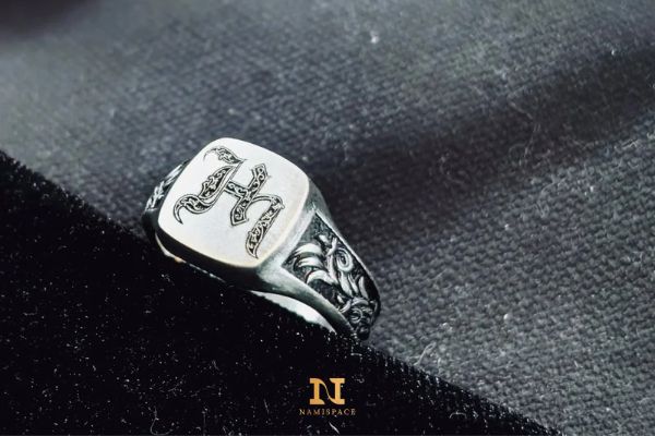 Đeo nhẫn bạc theo ý nghĩa