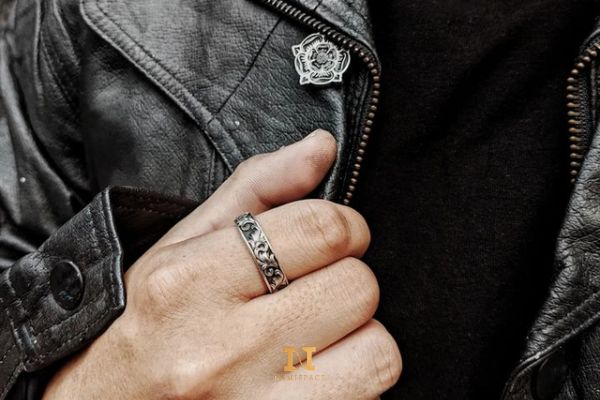Nhẫn bạc nam theo phong cách cá nhân