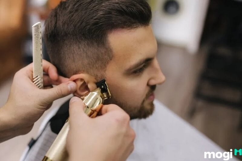 Nằm mơ thấy cắt tóc cho người lạ